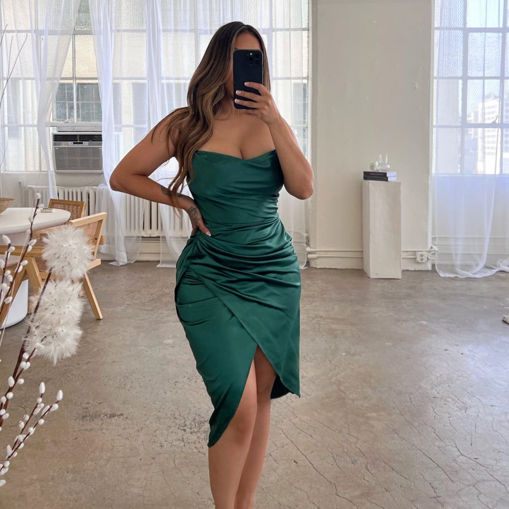 💫$7 SALE💫 WINDSOR Emerald Midi Dress